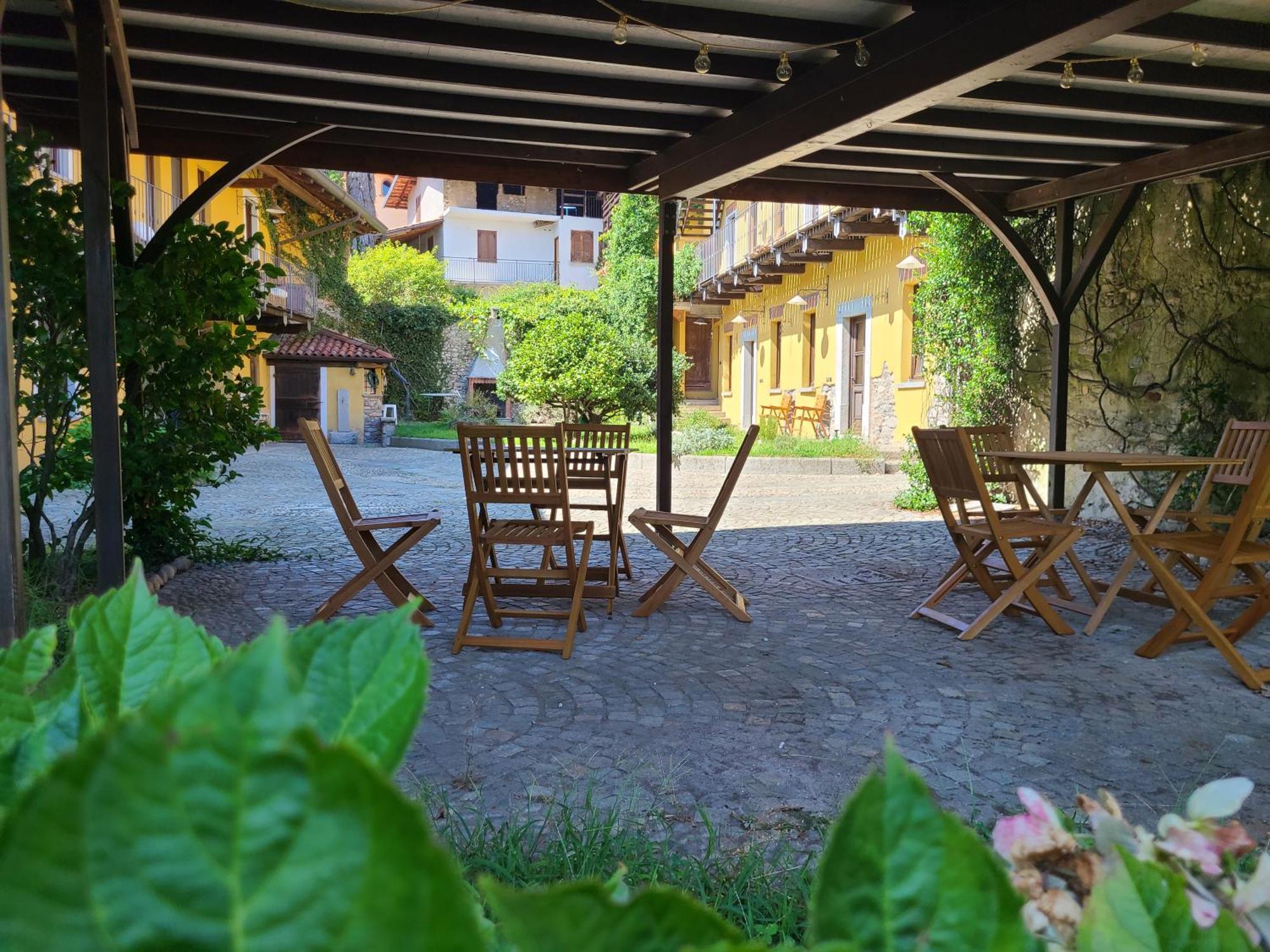 Hotel Robin'S Nest à Paruzzaro Extérieur photo