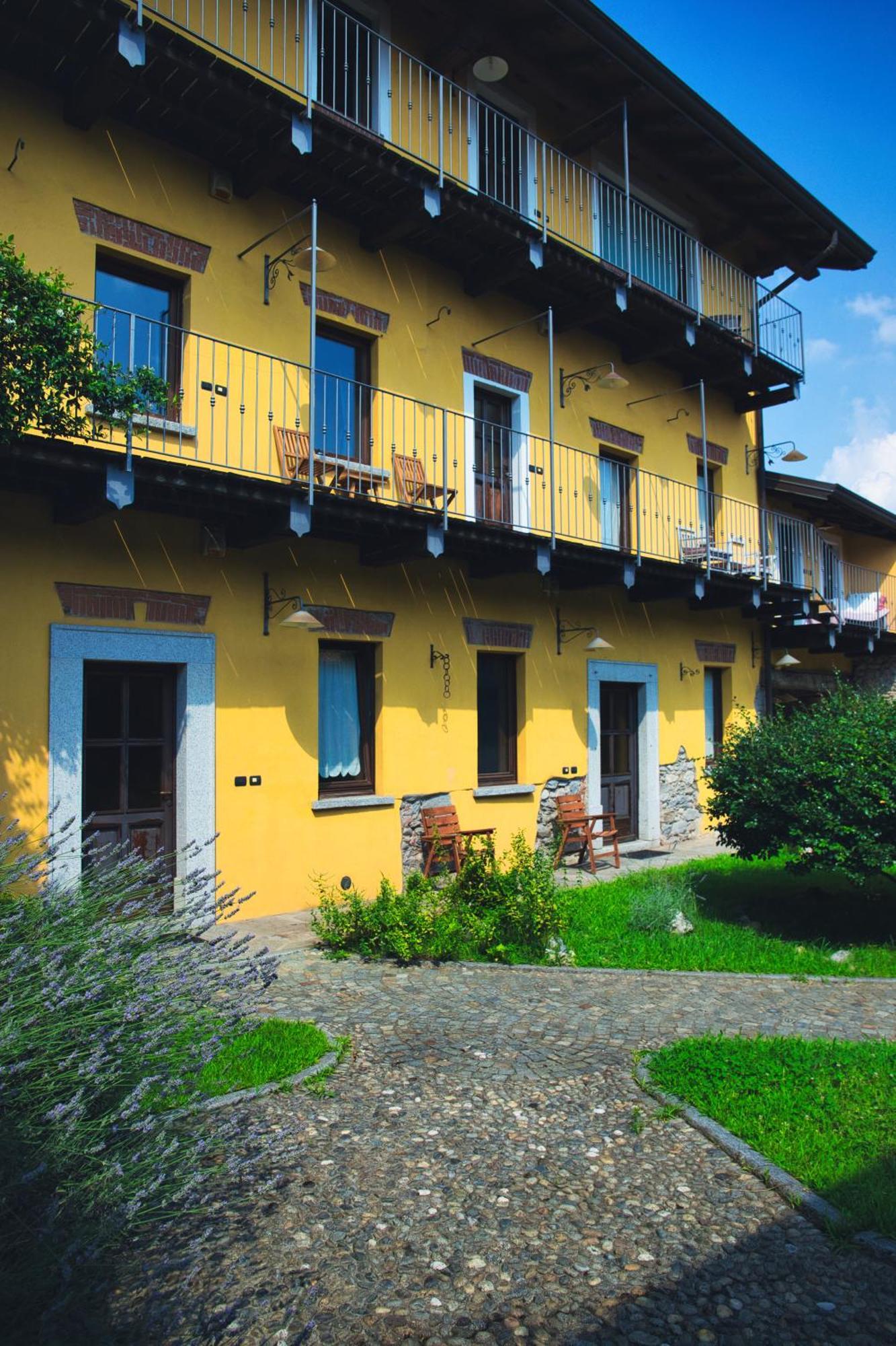 Hotel Robin'S Nest à Paruzzaro Extérieur photo
